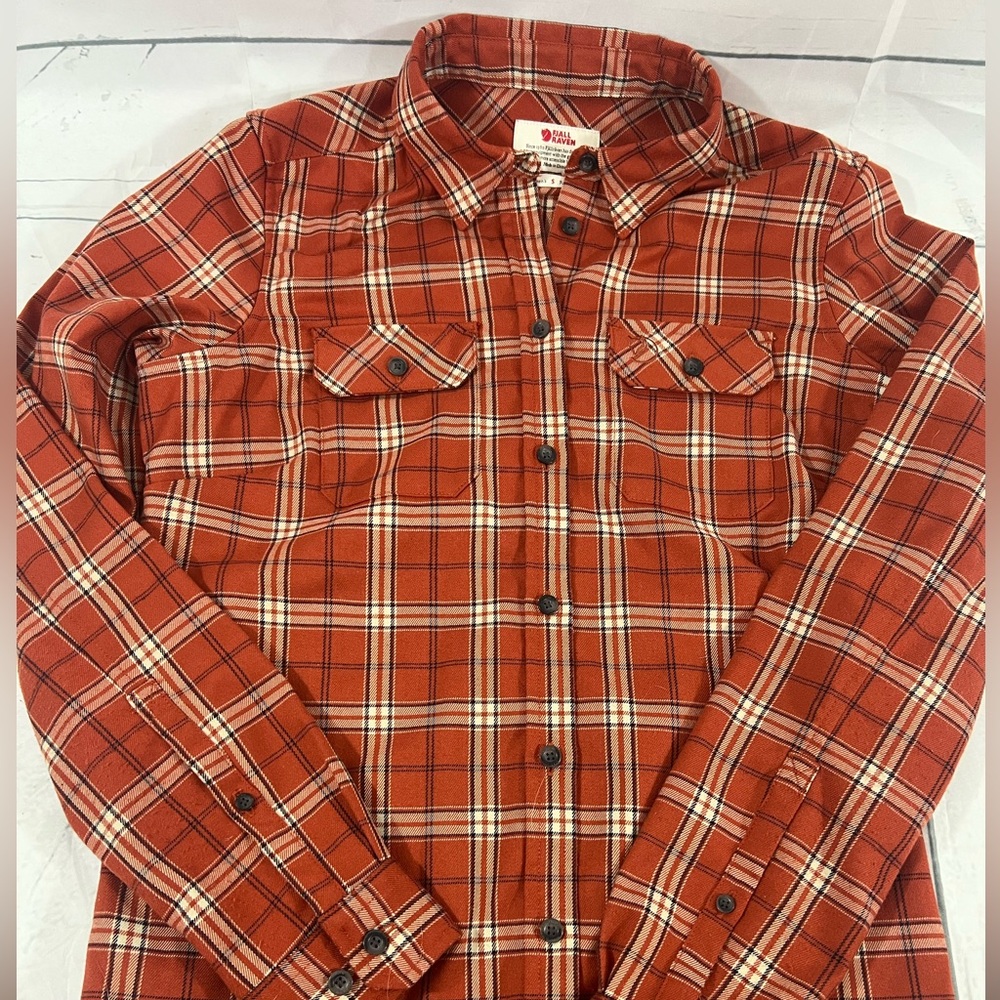 WOMENS FJALLRAVEN BUTTON-DOWN SHIRT